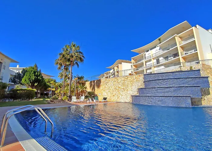 Διαμέρισμα Modern Ocean, Garden & Pool View By Becherish