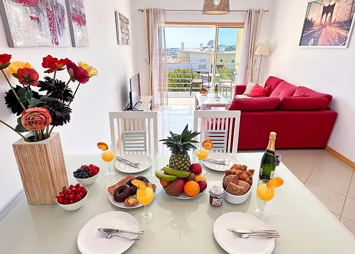 Διαμέρισμα Modern Ocean, Garden & Pool View By Becherish