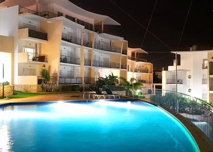 Διαμέρισμα Modern Ocean, Garden & Pool View By Becherish *