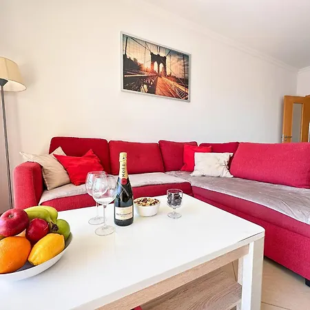 아파트 Modern Ocean, Garden & Pool View By Becherish