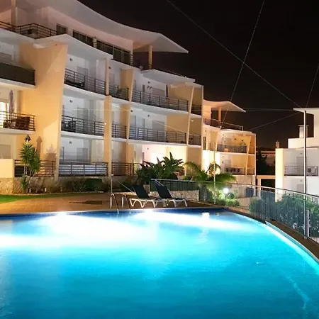 아파트 Modern Ocean, Garden & Pool View By Becherish *