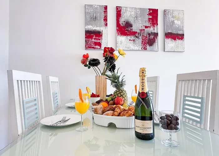 Modern Ocean, Garden & Pool View By Becherish شقة