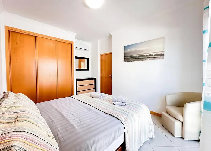 Modern Ocean, Garden & Pool View By Becherish البوفيرا