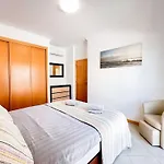 Modern Ocean, Garden & Pool View By Becherish 阿尔布费拉
