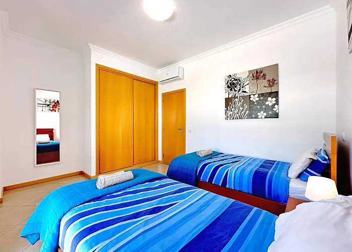 Апартаменти Modern Ocean, Garden & Pool View By Becherish Албуфейра