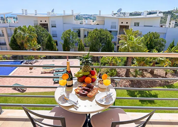 Modern Ocean, Garden & Pool View By Becherish Апартаменти *